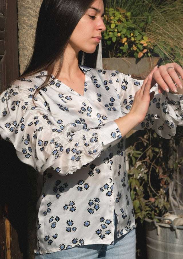 Ditsy Gather Sleeve Top in Monochrome - Veneka-Sustainable-Ethical-Tops-Em & Shi Drop Ship
