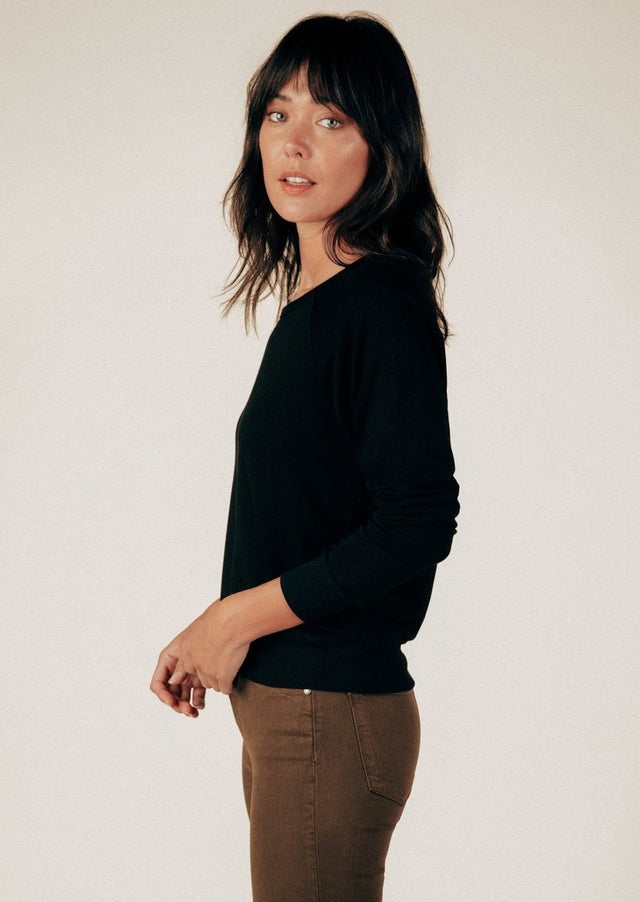 Amore Raglan Sweatshirt in Black