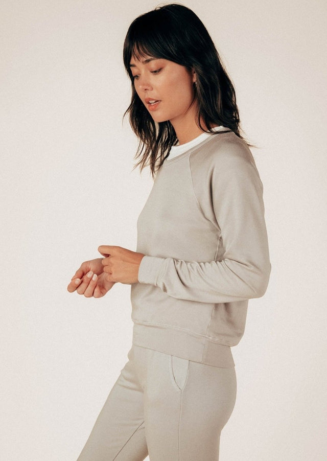 Amore Raglan Sweatshirt in Ice Gray