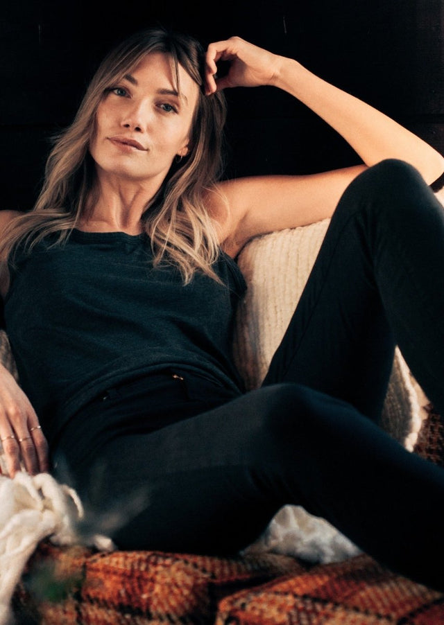 Annie Skinny Pant in Black